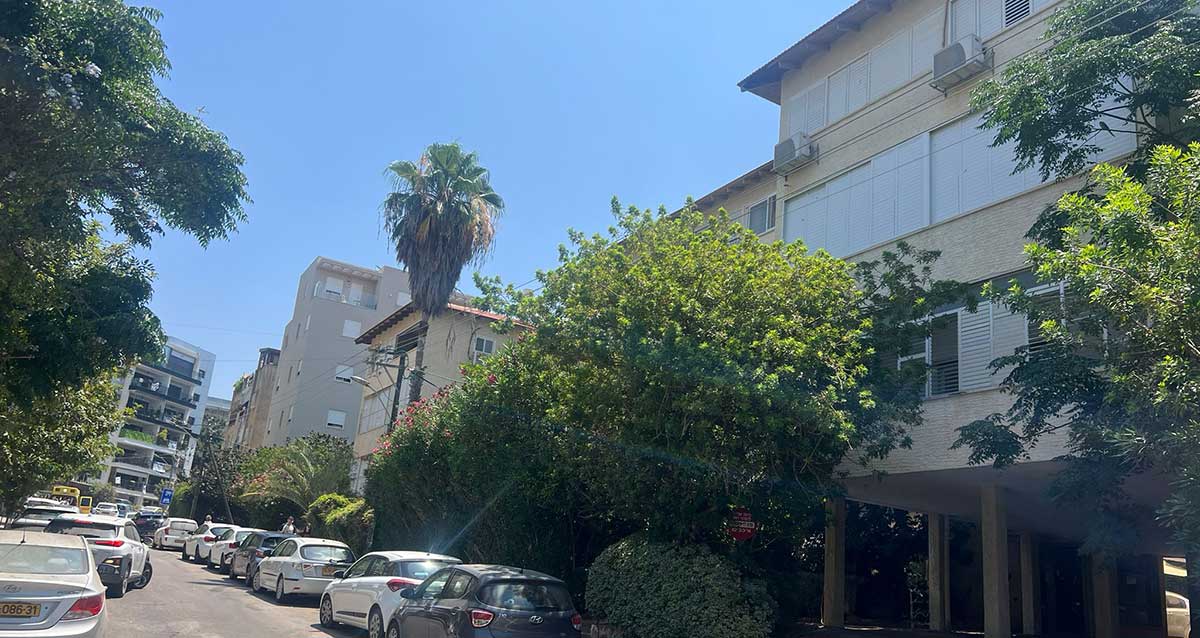 רחוב יהודה הלוי הרצליה, המבנים המיועדים להריסה מימין