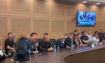 יריב פישר נואם בוועדת חוק חוקה ומשפט בכנסת נגד חוק הרבנים