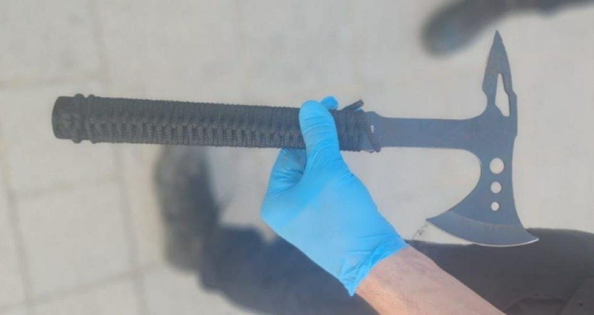 הגרזן בזירה בשבעת הכוכבים. צילום: דוברות המשטרה