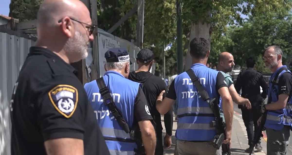 שוהים בלתי חוקיים מובלים למעצר