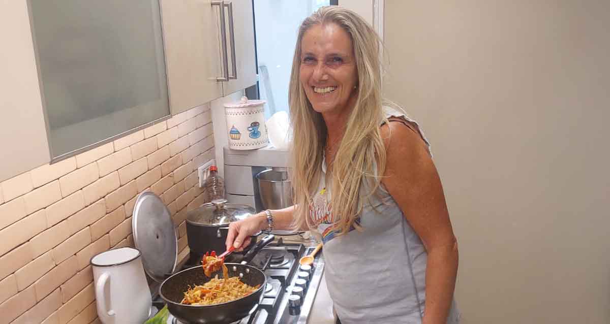 איריס שלם מבשלת