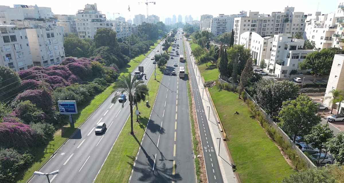 שביל אופניים, אופנידן בצמוד למערב דרך נמיר בתל אביב