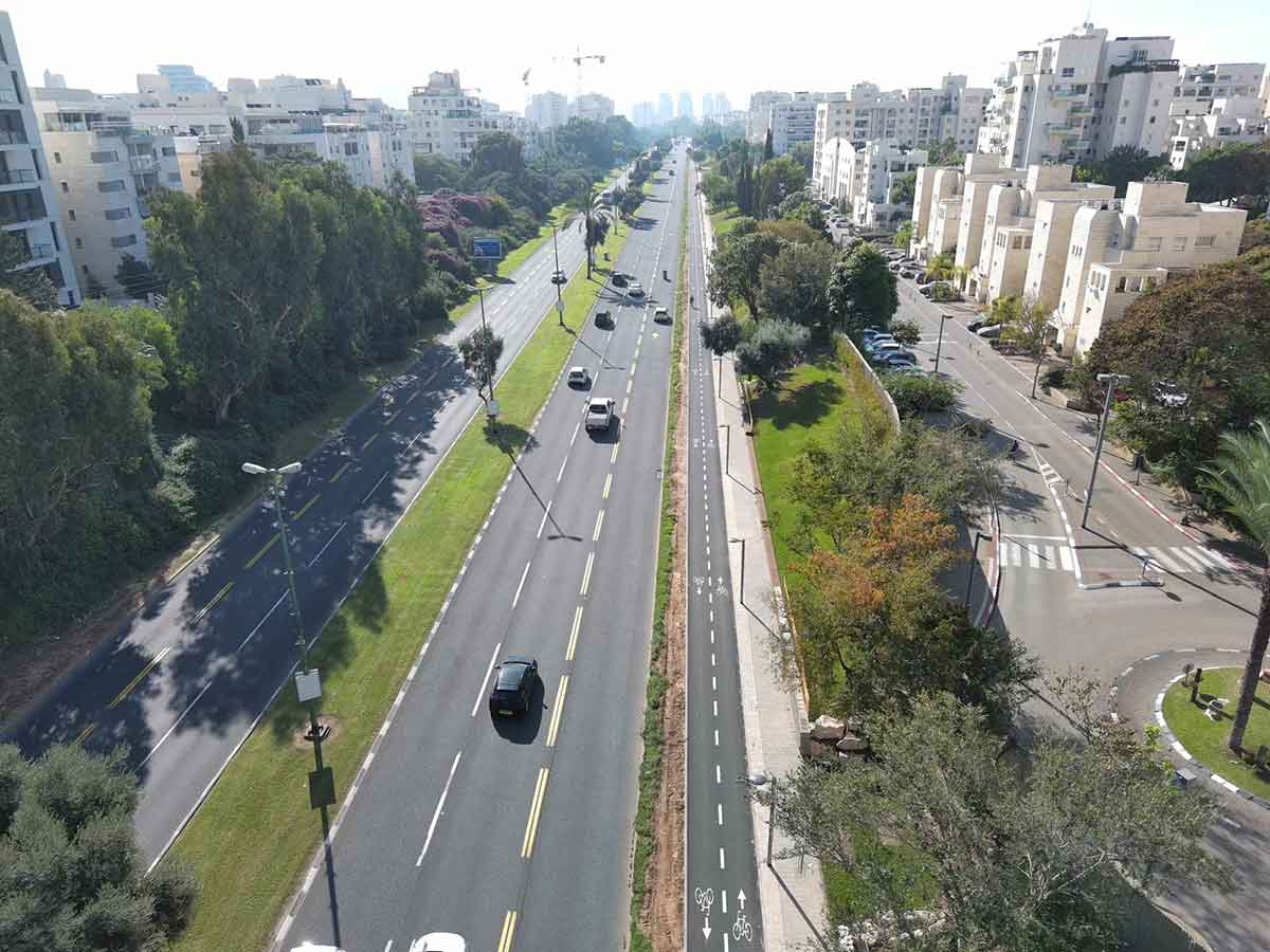 שביל אופניים, אופנידן בצמוד למערב דרך נמיר בתל אביב