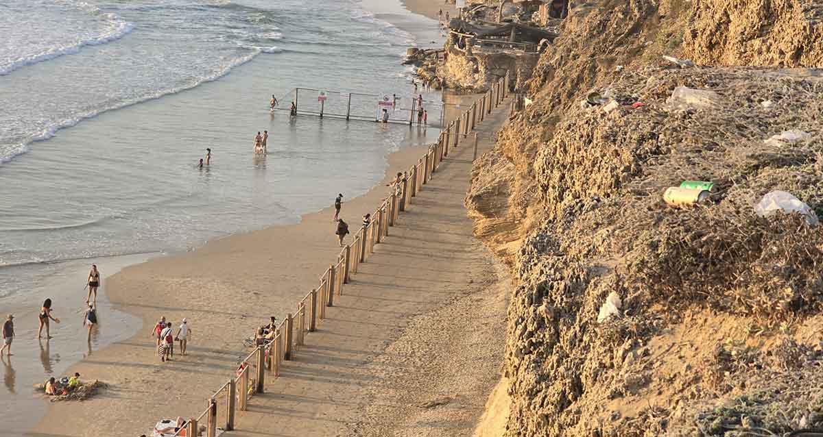 זבל על המצוק בסידנא עלי הרצליה