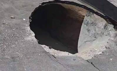 בולען בעומק 4 מטרים ברחוב מבצע קדש בנווה ישראל. צילום: עיריית הרצליה