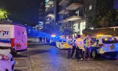 אנשי זק"א והניידת שלהם בזירת האירוע בהרצליה