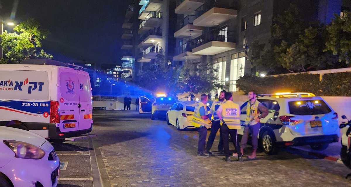 אנשי זק"א והניידת שלהם בזירת האירוע בהרצליה