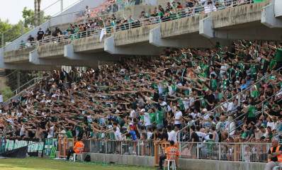 אוהדי כפר סבא 1928 מעודדים את הקבוצה