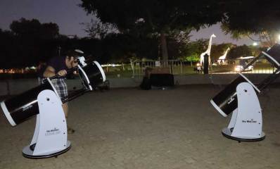 ליל מטאורים צפייה דרך טלסקופים בכפר סבא