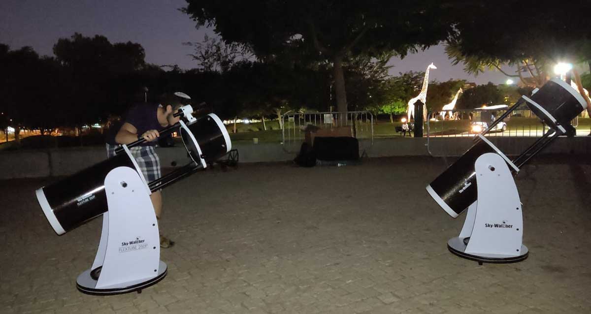 ליל מטאורים צפייה דרך טלסקופים בכפר סבא