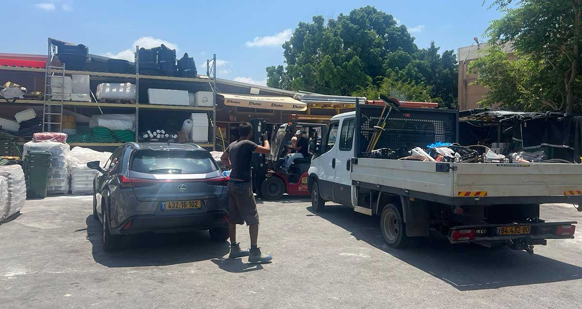 טמבור עמרני. חנות חומרי בניין ברמת השרון