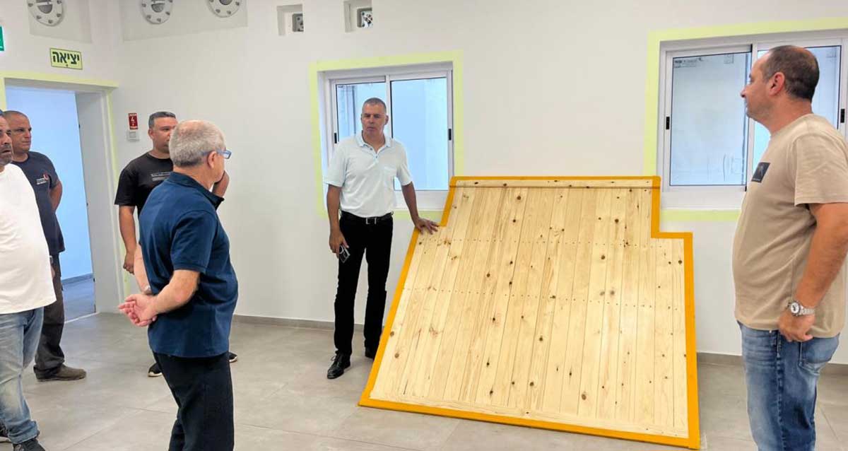 רפי סער במרחב המוגן החדש בבית הספר אוסישקין