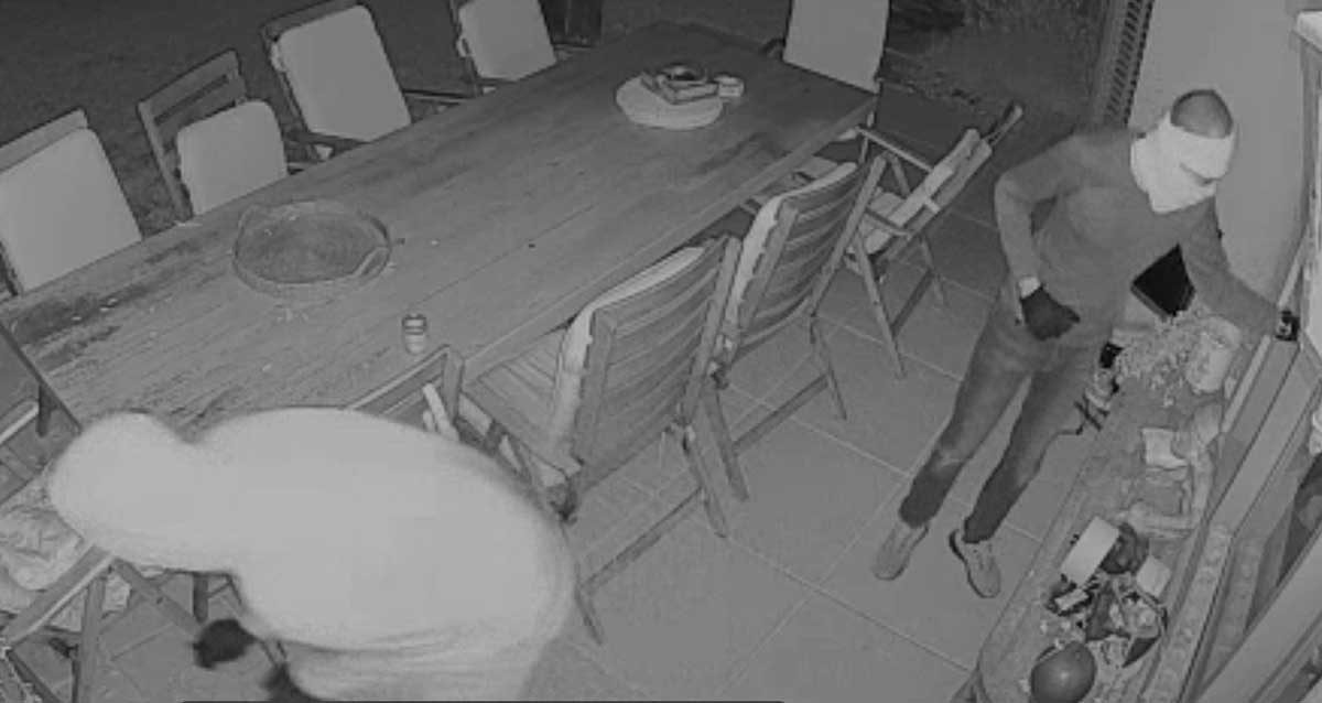 פורצים לוילה בשכונה המערבית ברמת השרון