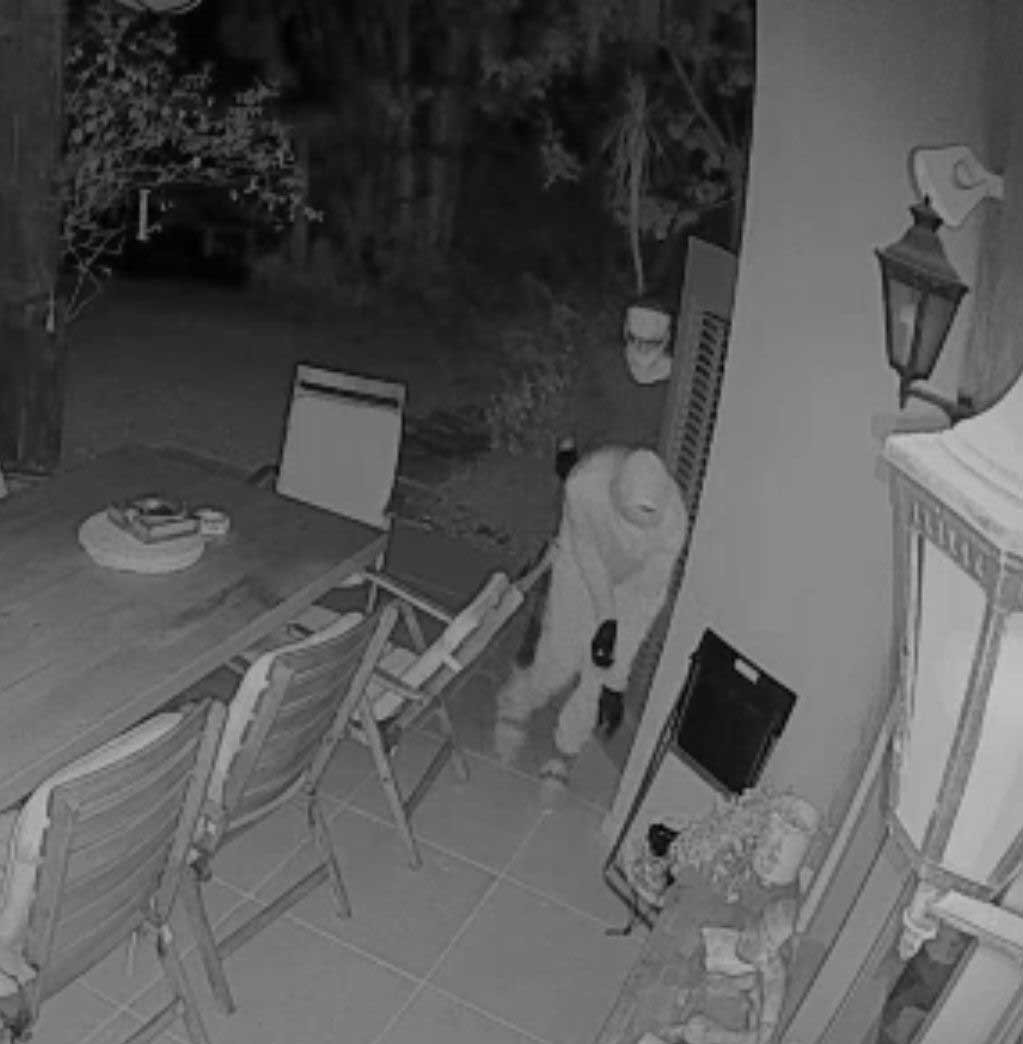 פורצים לוילה בשכונה המערבית ברמת השרון