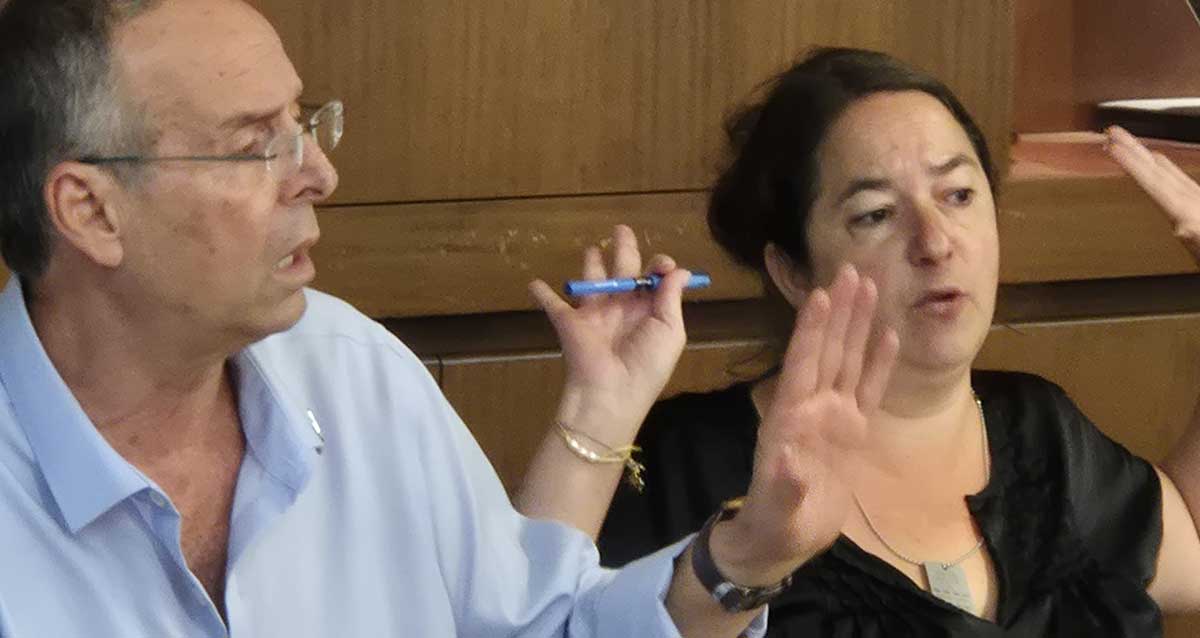 איציק רוכברגר וקרן מקסימוב ברנדס בישיבת מועצה