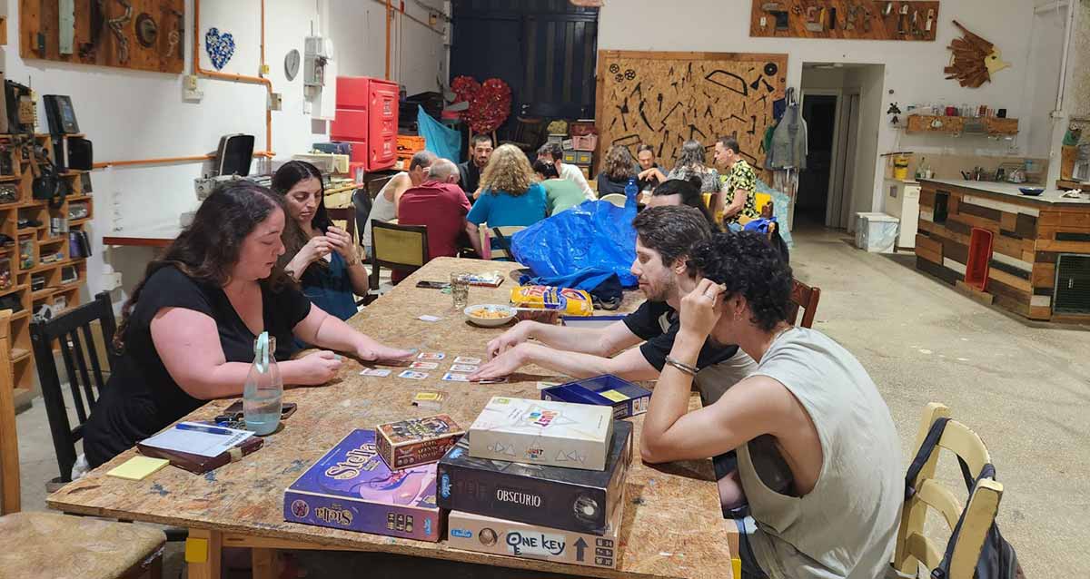 משחקי קופסה במרכז הקיימות קיפוד. צילום: עיריית כפר סבא