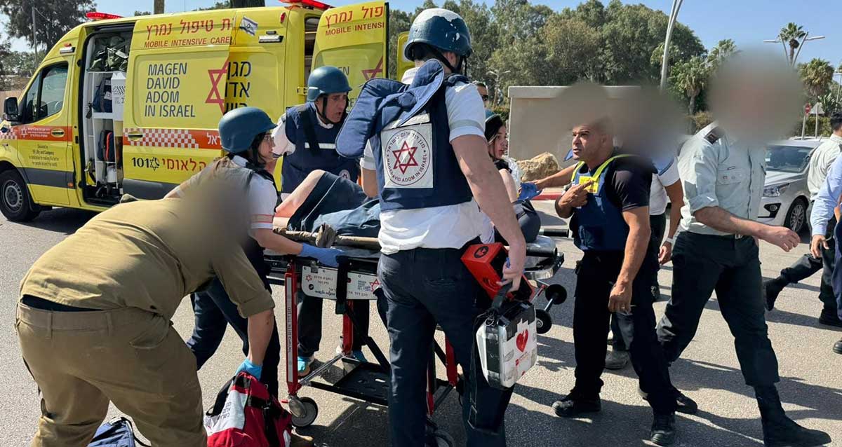 זירת הפיגוע ליד סינמה סיטי. צילום: מד"א