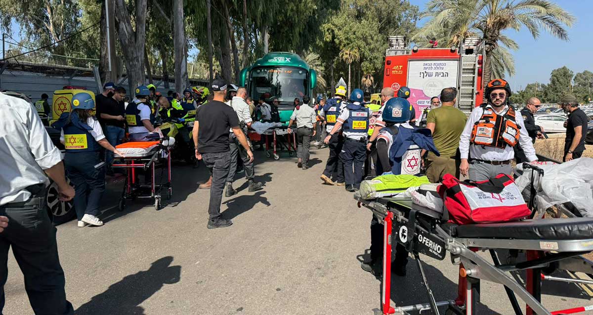 זירת הפיגוע ליד סינמה סיטי. צילום: מד"א