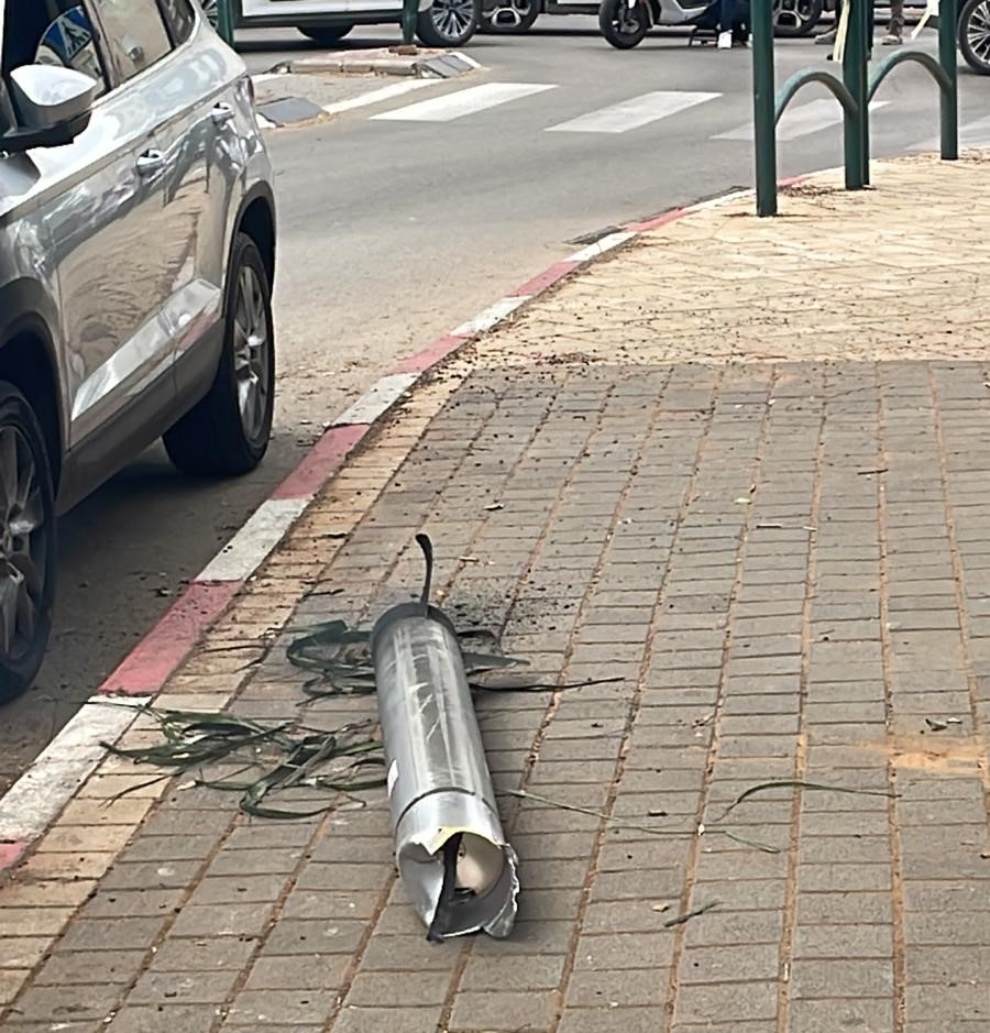 שברי יירוט ברמת השרון. צילום: פרטי