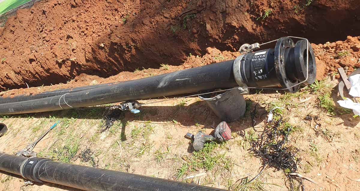 מיה - חברת המים של הוד השרון. תעלה וצינורות לידה.