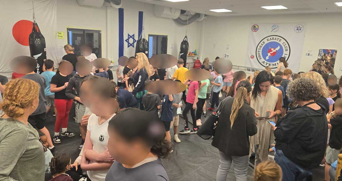 ילדים ומורים במקלט בהרצליה