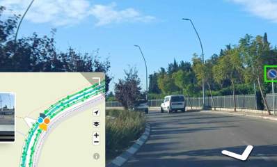 זיהוי מפגעים בסיוע בינה מלאכותית. כביש עם שני מסלולים ושדרת צמחייה ביניהם. בכל מסלול שני נתיבים. בפינה השמאלית של התמונה תמונה של מסך בינה מלאכותית.