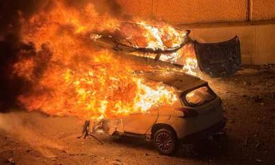 רכבים אחוזים באש כתוצאה מתאונה בכביש 5 ליד מחלף הכפר הירו