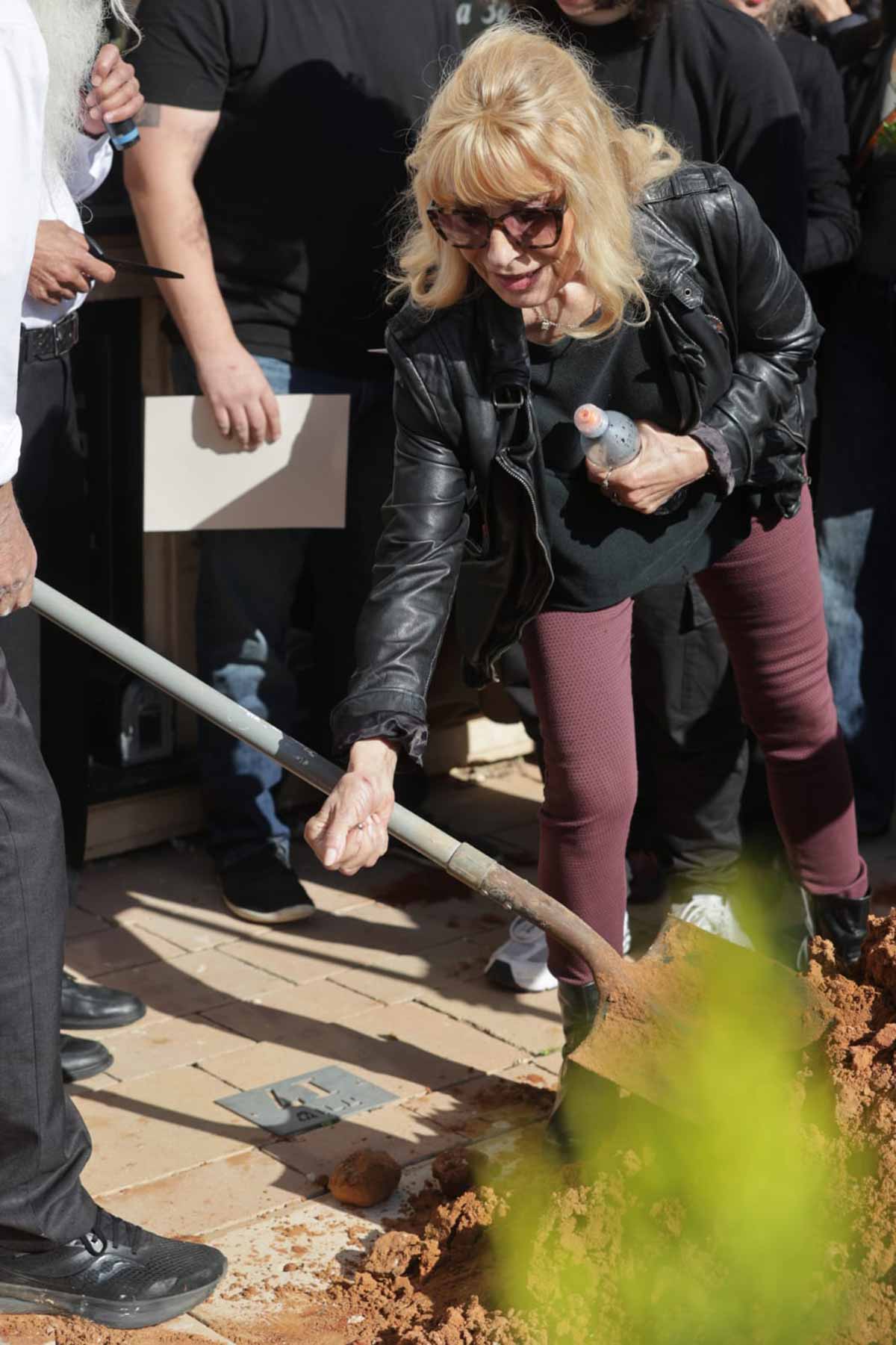 ההלוויה של קורין אלאל ז"ל