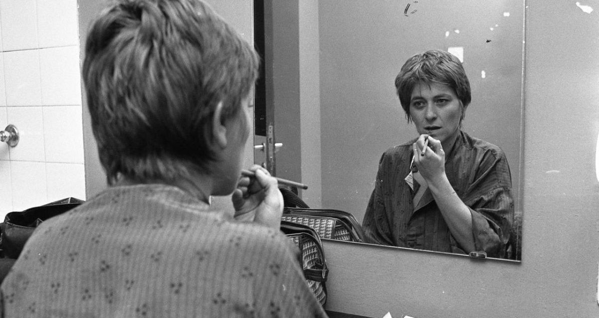 קורין אלאל בהופעה בפני חיילים בתיאטרון ירושלים בשנת 1986. צילום: ארכיון דובר צה"ל