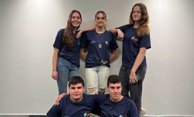 מועצת מועצת הנוער החדשה בהרצליה. בתמונה חמישה חברים: למעלה מימין לשמאל: אלה טיוטו, אריאל זיו, עדן מנטין. למטה מימין לשמאל: איתי פרידמן, אור בינדר.