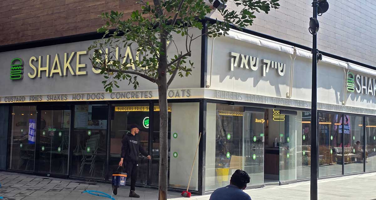 ביג פאשן גלילות, היערכות לפתיחה הגדולה. החנות של שייק שאק