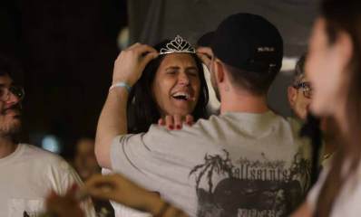 עומר שם טוב מעניק כתר לאמא שלי