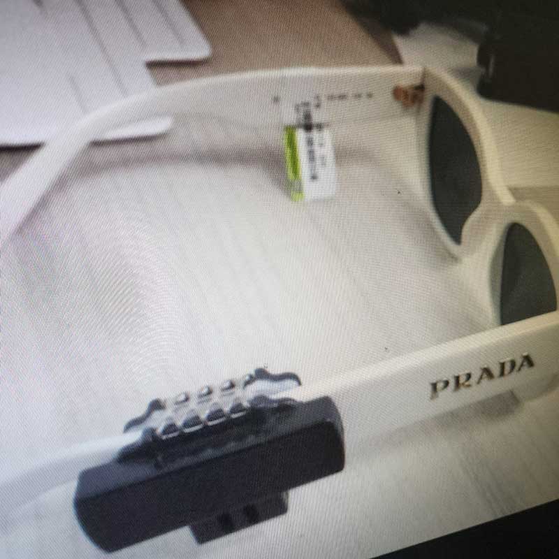 משקפי פרדה גנובים שנתפסו עם תו המחיר