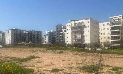 שכונת נווה זמר ברעננה. בתי מגורים בני שש קומות.