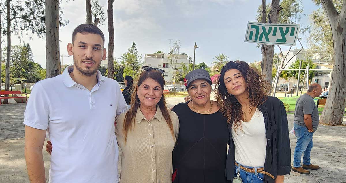 משמאל: דן רוק