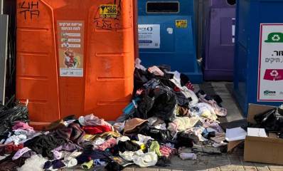 פסולת זרוקה בחוצות הרצליה, אפריל 2025. צילום: פרטי