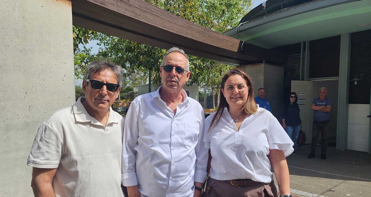 פרח מלך, איציק רוכברגר, עמוס מגוז