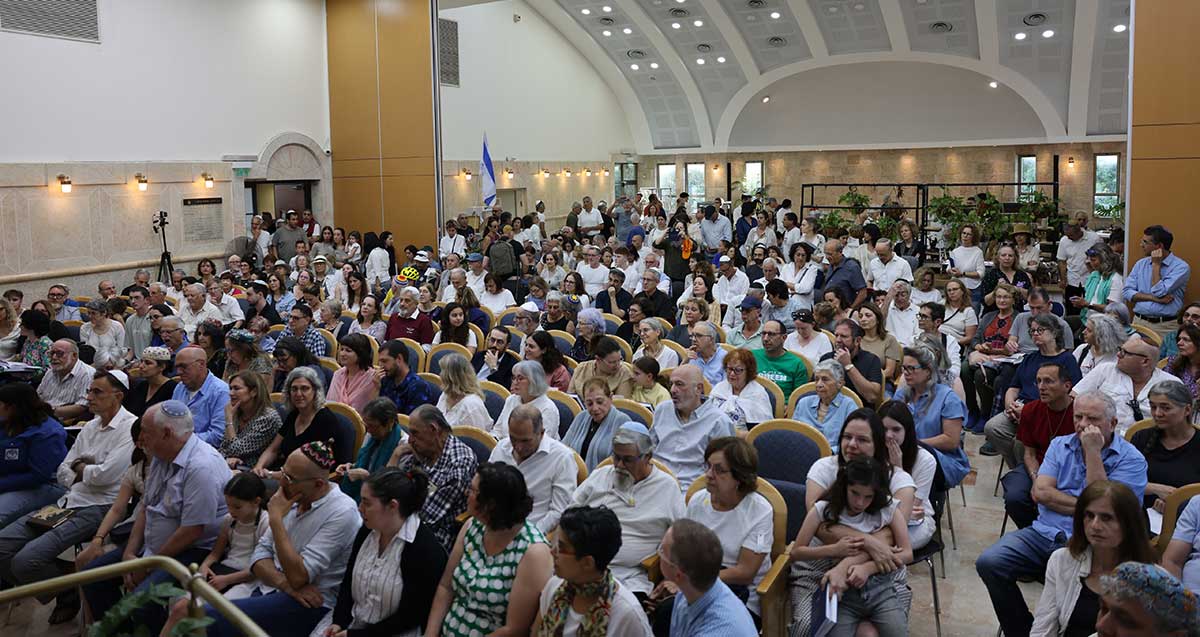 ימים לאחר הקרנת טקס הזיכרון האלטרנטיבי - קבלת שבת בבית הכנסת הרפורמי בית סמואלי ברעננה, מאי 2025. צילום: מיכה ורדי