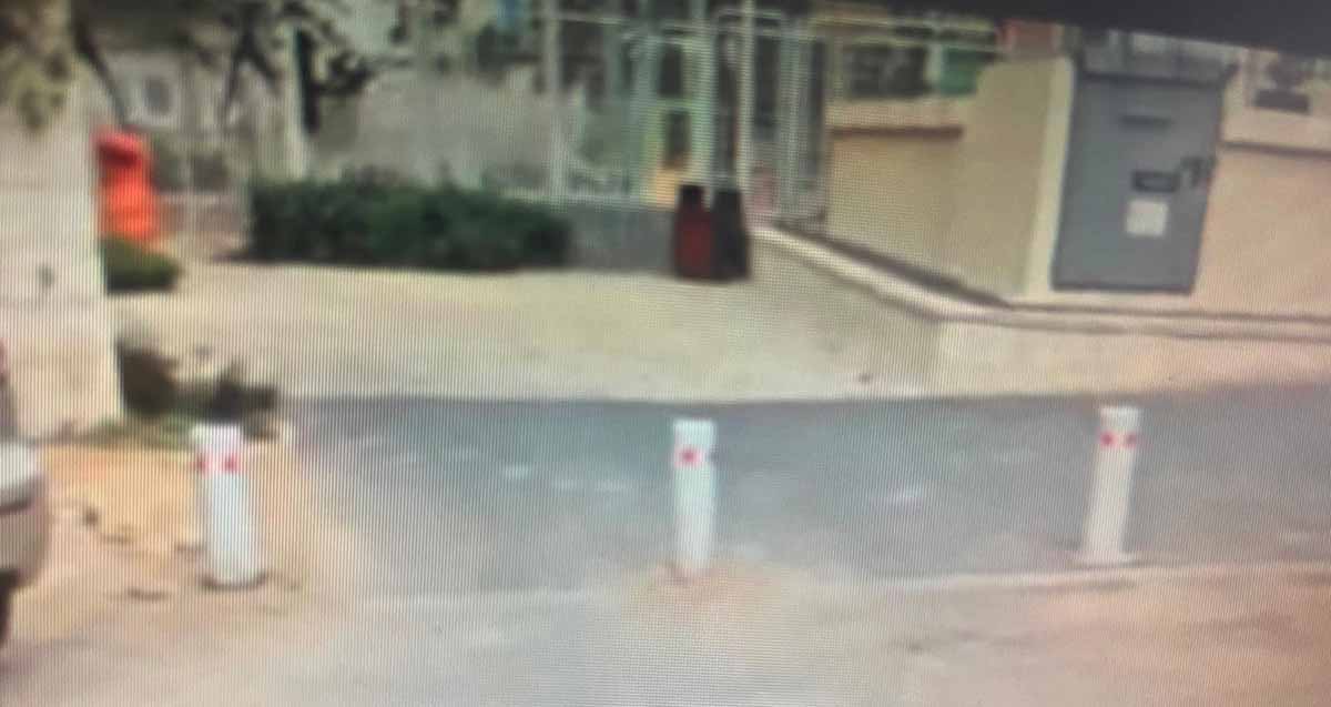מעבר מחניון לגינה, התמונה מטושטשת