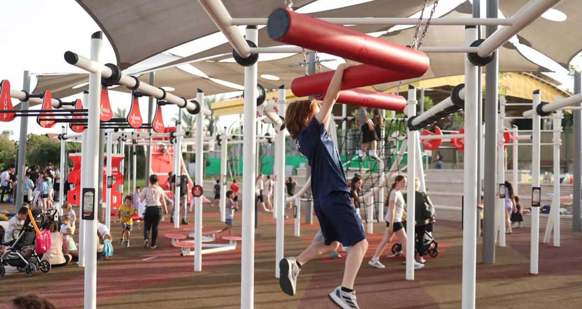 פארק רבין בשכונת נווה עמל. מתקני נינג'ה לילדים.