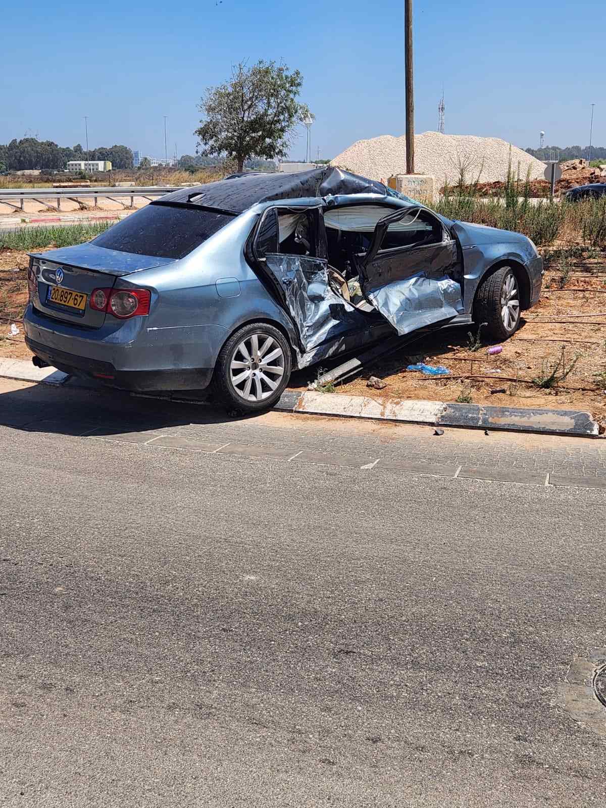 אחד הרכבים בתאונה הבוקר, 27 ביוני, בכיכר קריית שאול. מוות צפוי מראש? צילום: חיים נוימן