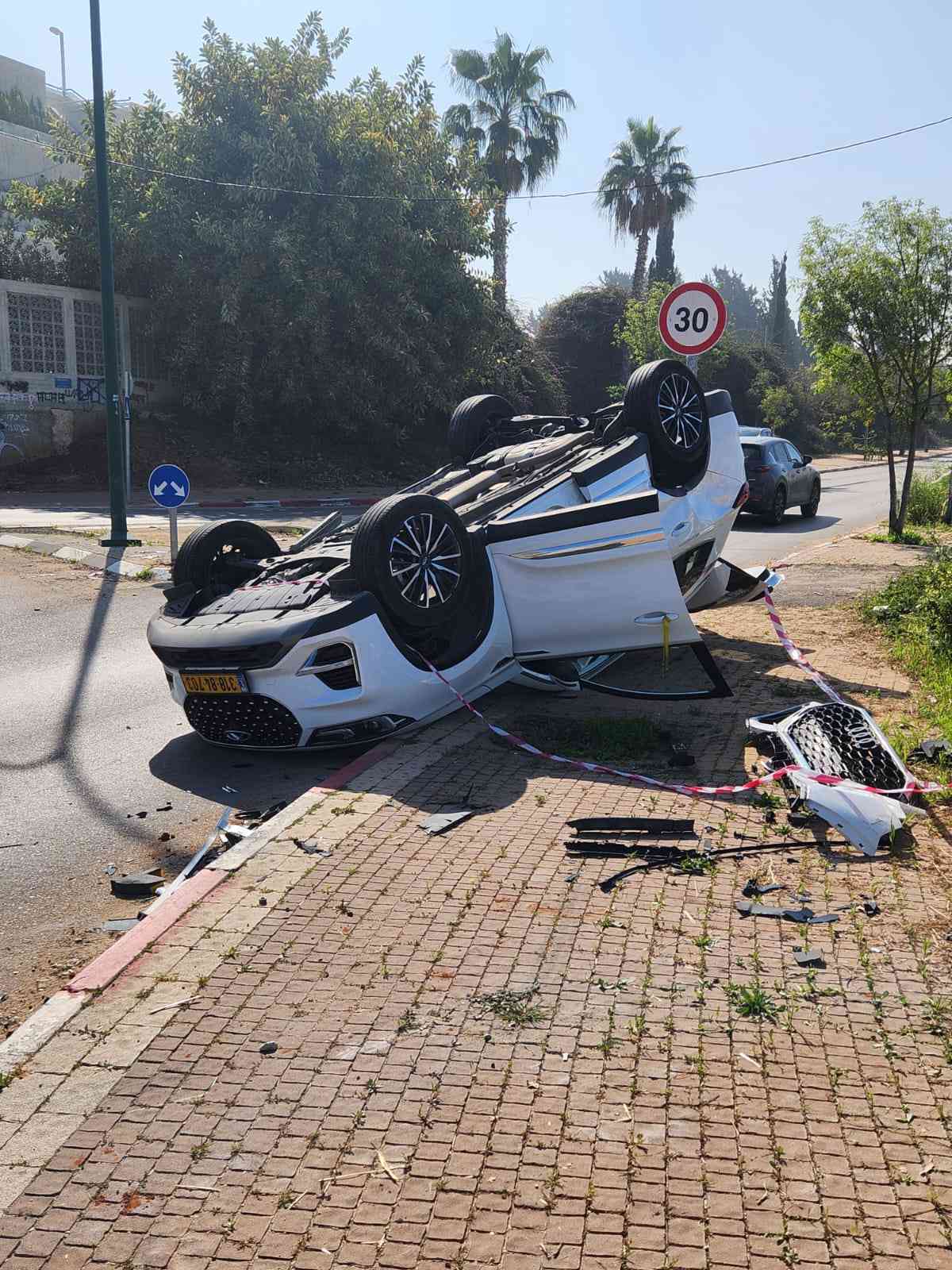 לא הפעם הראשונה. תיעוד נוסף של תאונה שהתרחשה בעבר בכיכר הקטלנית בקריית שאול. צילום: חיים נוימן