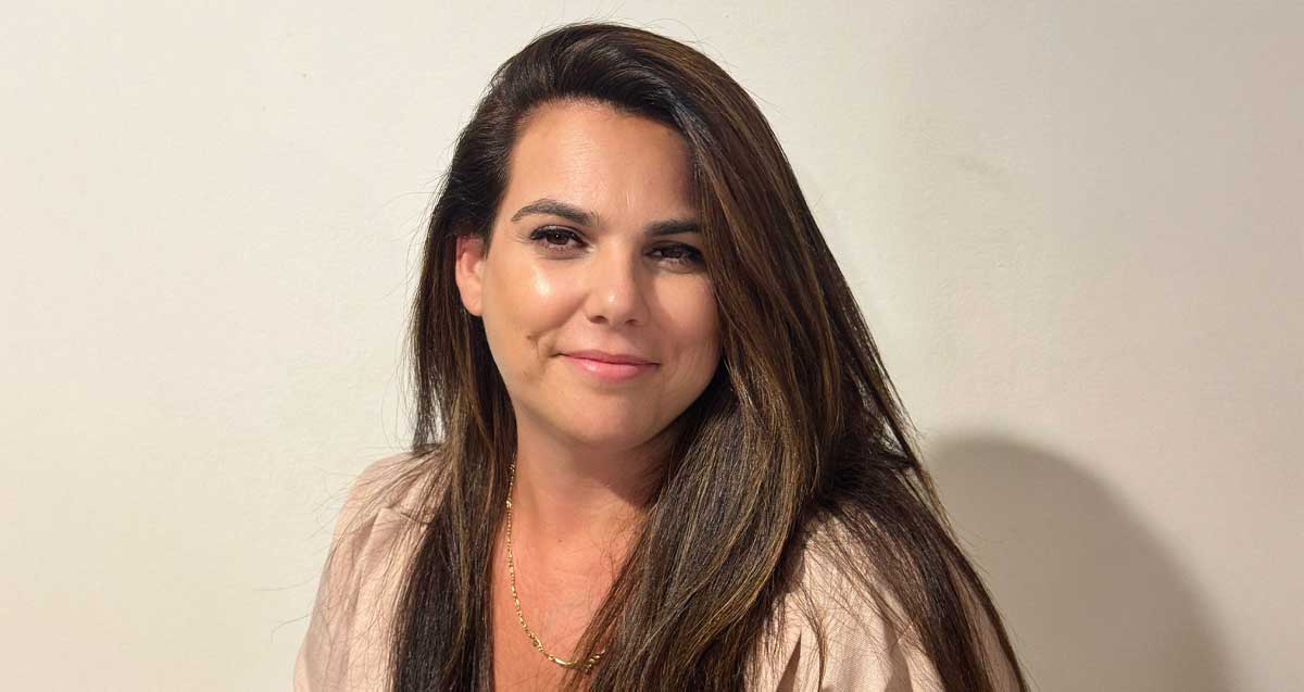 הדס אבטליון, מנהלת בית הספר היסודי שז"ר. תמונת פספורט.