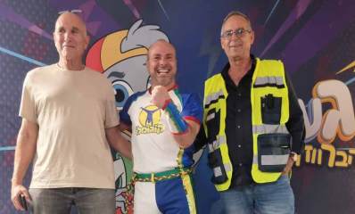 איציק רוכברגר, קוגומלו ואיתן בר זאב במרחב המוגן בחניון התת קרקעי של ביג גלילות