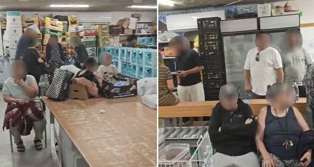 תושבים במקלט ברחוב רביבים בשכונת יד התשעה. עמוס בפריטים ומשמש כמחסן לחלוקת מזון.