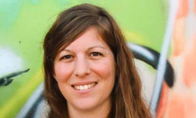 תמונת פנים של עדי פריבס, מנהלת תיכון דור