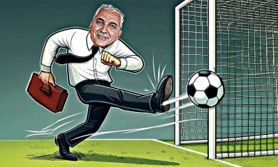 ברוידא מחמיץ מול שער ריק. בועט בכדורגל מחוץ לשער.