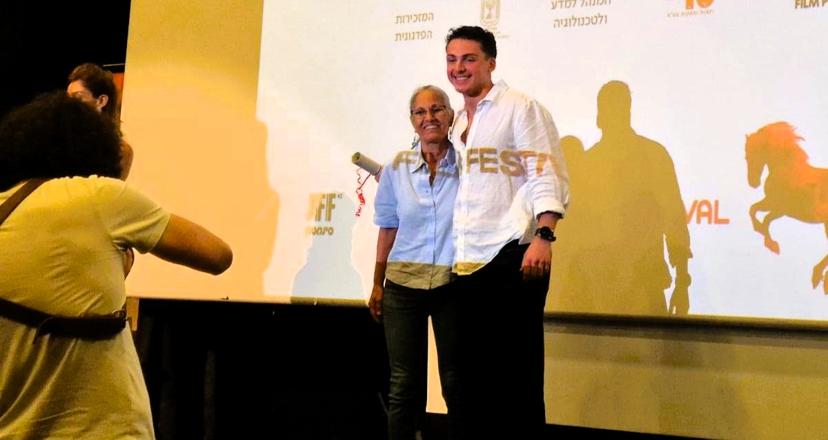 איתי מאיר מקבל את הפרס בפסטיבל ירושלים. צילום: שיש רונן, גדי רימר