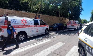 רימון רסס בהרצליה פיתוח. שני אמבולנסים של מד"א, מכונית משטרה ושוטרים.