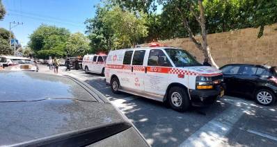 רימון רסס בהרצליה פיתוח. שני אמבולנסים של מד"א, מכונית משטרה ושוטרים.